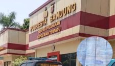 Foto tangkapan layar video rekaman pengurus truk saat di Polresta Bandung untuk mengambil STNK yang disita