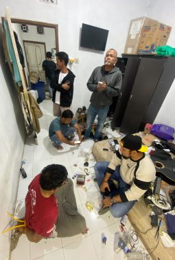 Terduga Pelaku Peredaran Narkoba Digerebek Tengah Malam, Oknum PNS Diamankan