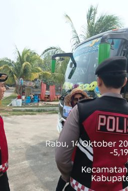 Ciptakan Rasa Aman, Sat Samapta Polres Pesisir Barat Sampaikan Imbauan Kamtibmas di Pusat Perbelanjaan