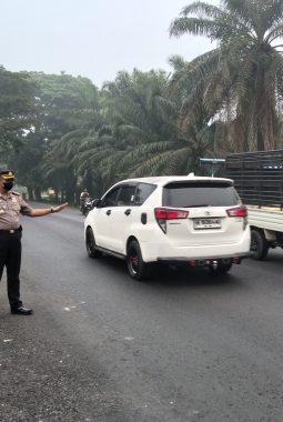 Pastikan Lalu Lintas Lancar, Kapolres Dharmasraya Pimpin Gatur Pagi
