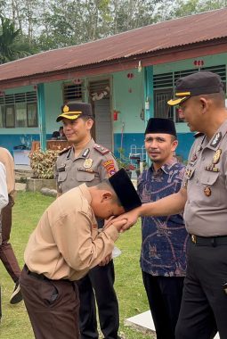 Polres Dharmasraya Peduli Pendidikan, Kapolres Kunjungi Madrasah Aliyah Pembangunan Pulau Punjung.