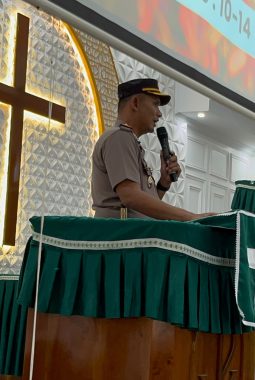 Kapolres Dharmasraya Pimpin Pengamanan Ibadah Minggu Kasih di Gereja HKBP Sungai Rumbai