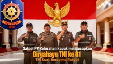 Satuan Polisi Pamong Praja (Satpol PP) Kelurahan Kapuk, Kecamatan Cengkareng, Jakarta Barat, menyampaikan ucapan selamat Hari Ulang Tahun (HUT) ke-81 Tentara Nasional Indonesia (TNI).