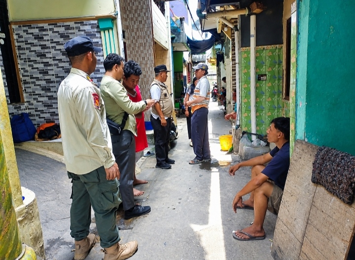 Kelurahan Kapuk kembali Membantu Merelokasi Warga Terdampak Pembangunan Rupom Kali Apuran