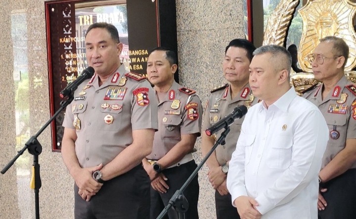 Kapolri Jenderal Pol. Suyudi Ario Seto didampingi Pejabat Utama Mabes Polri menerima audiensi Menteri Perhubungan Dudy Purwagandhi beserta jajaran Kemenhub dalam rangka penguatan sinergi memastikan kesiapan pengamanan, keselamatan transportasi, serta kelancaran mobilitas masyarakat menjelang Libur Nataru dan Lebaran