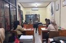 Polres Dharmasraya melalui Bhabinkamtibmas mengajak perangkat Nagari Sungai Rumbai, Kecamatan Sungai Rumbai, Kabupaten Dharmasraya, Sumatera Barat, untuk meningkatkan sosialisasi bahaya penyalahgunaan narkoba kepada masyarakat.