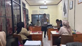 Polres Dharmasraya melalui Bhabinkamtibmas mengajak perangkat Nagari Sungai Rumbai, Kecamatan Sungai Rumbai, Kabupaten Dharmasraya, Sumatera Barat, untuk meningkatkan sosialisasi bahaya penyalahgunaan narkoba kepada masyarakat.