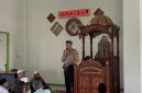 eterangan gambar yang sesuai dengan gaya jurnalistik TikamPost.id:
Keterangan Foto: Kapolres Dharmasraya AKBP Kartyana Widyarso Wardoyo Putro, S.I.K., M.A.P., M.H., bersama jajaran melaksanakan salat Jumat berjamaah dalam kegiatan Jumat Keliling di Masjid Al Hidayah, Tebing Tinggi, Kecamatan Pulau Punjung, Kabupaten Dharmasraya, Jumat (16/10/2026). Kegiatan ini bertujuan mempererat silaturahmi serta meningkatkan sinergi antara Polri dan masyarakat dalam menjaga situasi kamtibmas tetap aman dan kondusif.